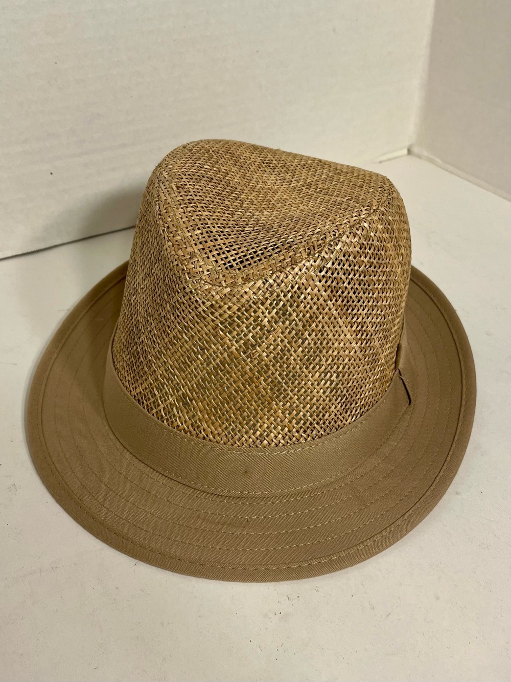 Men's Vintage W&M HatsTan Fedora Hat w/Tan Band (Size Large)
(Mint Condition)